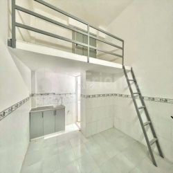 Phòng trọ có gác rộng,cao ko đụng đầu, có máy lạnh, thoáng mát,tự do