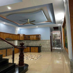 📣Cần cho thuê căn nhà 1 Trệt 2 Lầu 👉DT: 144m2  👉Nhà có 6 phòng ngủ rộn