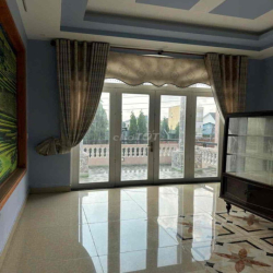 📣Cần cho thuê căn nhà 1 Trệt 2 Lầu 👉DT: 144m2  👉Nhà có 6 phòng ngủ rộn