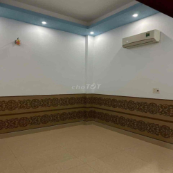 📣Cần cho thuê căn nhà 1 Trệt 2 Lầu 👉DT: 144m2  👉Nhà có 6 phòng ngủ rộn