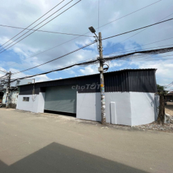Cho thuê kho xưởng 2 mặt tiền khu vực Quận 12, đường Nguyễn Văn Quá.