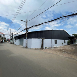 Cho thuê kho xưởng 2 mặt tiền khu vực Quận 12, đường Nguyễn Văn Quá.