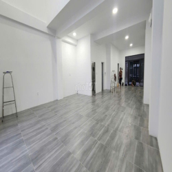 Cho thuê tầng trệt đường 41 Văn phòng KDT VẠn Phúc city 7x20m giá 22tr