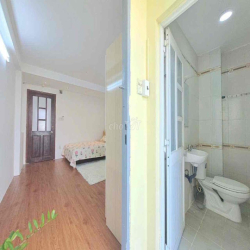 NGAY CÔNG VIÊN LÀNG HOA.CÓ NỘI THẤT