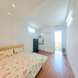 NGAY CÔNG VIÊN LÀNG HOA.CÓ NỘI THẤT