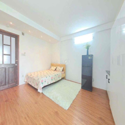 NGAY CÔNG VIÊN LÀNG HOA.CÓ NỘI THẤT