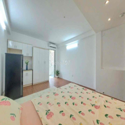 NGAY CÔNG VIÊN LÀNG HOA.CÓ NỘI THẤT