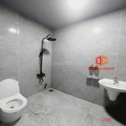 Nhà 3 lầu đường D9 - D2D 17,5tr/th giá tốt làm văn phòng kinh doanh 6P