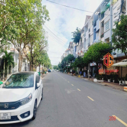 Nhà 3 lầu đường D9 - D2D 17,5tr/th giá tốt làm văn phòng kinh doanh 6P