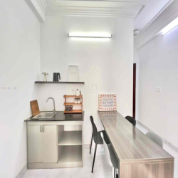 Căn hộ 2 Phòng ngủ ban công 60m2 ngay Tô Hiến Thành Đh Bách Khoa Q10