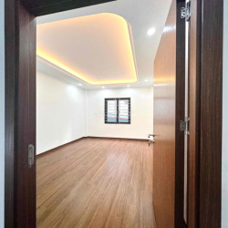 CHO THUÊ CĂN HỘ 4,5 TẦNG 6 NGỦ/ 4 WC HIỆN ĐẠI TẠI NGÕ 68 NGUYỄN VĂN LI