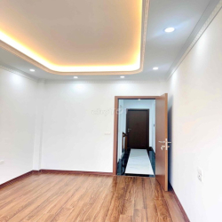 CHO THUÊ CĂN HỘ 4,5 TẦNG 6 NGỦ/ 4 WC HIỆN ĐẠI TẠI NGÕ 68 NGUYỄN VĂN LI