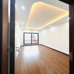 CHO THUÊ CĂN HỘ 4,5 TẦNG 6 NGỦ/ 4 WC HIỆN ĐẠI TẠI NGÕ 68 NGUYỄN VĂN LI