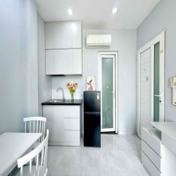 Cho Thuê Căn Hộ Ban Công Full Nội Thất Gần Cầu Nguyễn Văn Cừ
