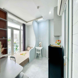 Cho Thuê Căn Hộ Ban Công Full Nội Thất Gần Cầu Nguyễn Văn Cừ