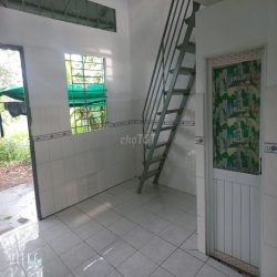 CC cho thuê nhà trọ gác xép gần công viên Thạch lộc 37