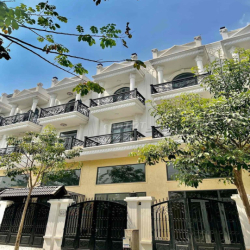 Cho Thuê Nhà Phố Ngã Tư Ga DT 240m2 1Trệt 3Lầu 4Pn 5Wc Sân Thượng