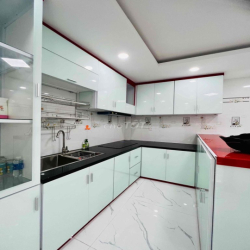 Cho Thuê Nhà Phố Ngã Tư Ga DT 240m2 1Trệt 3Lầu 4Pn 5Wc Sân Thượng