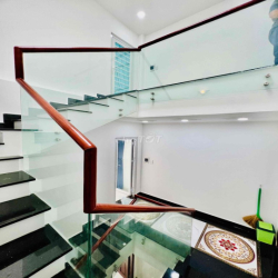 Cho Thuê Nhà Phố Ngã Tư Ga DT 240m2 1Trệt 3Lầu 4Pn 5Wc Sân Thượng