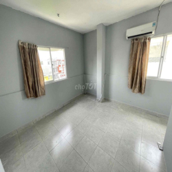 PHÒNG BAN CÔNG 25m2 GIÁ RẺ NGAY GẦN BẾN XE MIỀN TÂY, HẬU GIANG