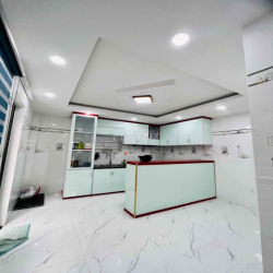 Cho Thuê Nhà Phố Ngã Tư Ga DT 240m2 1Trệt 3Lầu 4Pn 5Wc Sân Thượng