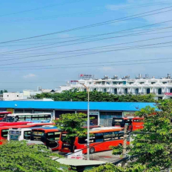 Cho Thuê Nhà Phố Ngã Tư Ga DT 240m2 1Trệt 3Lầu 4Pn 5Wc Sân Thượng