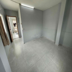 PHÒNG BAN CÔNG 25m2 GIÁ RẺ NGAY GẦN BẾN XE MIỀN TÂY, HẬU GIANG