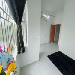 PHÒNG BAN CÔNG 25m2 GIÁ RẺ NGAY GẦN BẾN XE MIỀN TÂY, HẬU GIANG