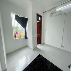 PHÒNG BAN CÔNG 25m2 GIÁ RẺ NGAY GẦN BẾN XE MIỀN TÂY, HẬU GIANG