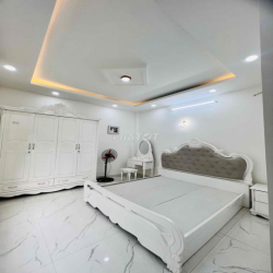 Cho Thuê Nhà Phố Ngã Tư Ga DT 240m2 1Trệt 3Lầu 4Pn 5Wc Sân Thượng