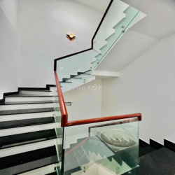 Cho Thuê Nhà Phố Ngã Tư Ga DT 240m2 1Trệt 3Lầu 4Pn 5Wc Sân Thượng