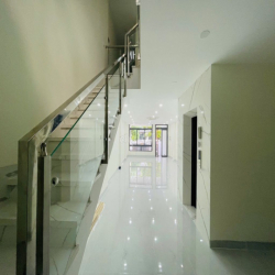 Nhà  5x20,5m, 1 hầm 1 trệt 3 lầu, có thang máy, hoàn thiện chất lượng