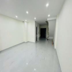 Nhà  5x20,5m, 1 hầm 1 trệt 3 lầu, có thang máy, hoàn thiện chất lượng