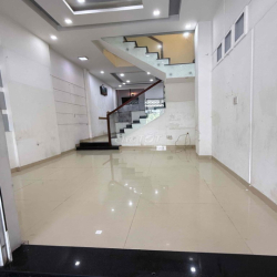 Cho thuê nhà 3 lầu khu Dân cư đồng bộ yên tĩnh sát Vạn Phúc đường số 3