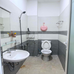 Cho thuê nhà 3 lầu khu Dân cư đồng bộ yên tĩnh sát Vạn Phúc đường số 3