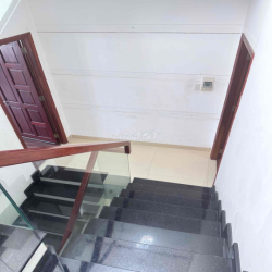 Cho thuê nhà 3 lầu khu Dân cư đồng bộ yên tĩnh sát Vạn Phúc đường số 3