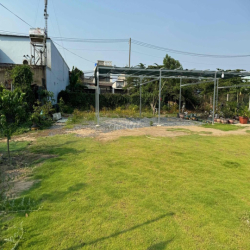 Cho thuê 360m đất, có toilet điện nước