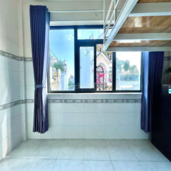PHÒNG GÁC CỬA SỔ THOÁNG TRƯỜNG CHINH GẦN BigC NEW!