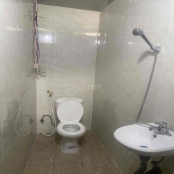 nhà cấp 4 rộng 56m, có sân cổng riêng, không chung chủ.