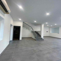 Cho thuê nhà 183m2 trống suốt làm văn phòng giá 26tr/tháng