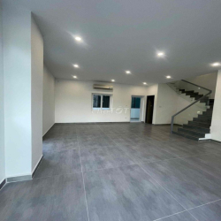 Cho thuê nhà 183m2 trống suốt làm văn phòng giá 26tr/tháng