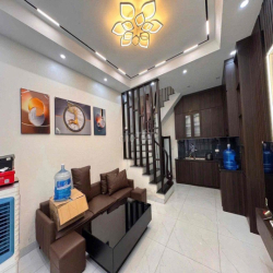 Cho thuê nhà Kim Ngưu, ô tô đỗ trước cửa