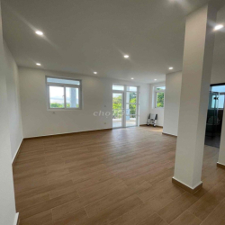 Cho thuê nhà 183m2 trống suốt làm văn phòng giá 26tr/tháng