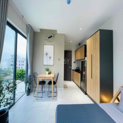 Ngắm Hoàng Hôn Cực Chill Với Cửa Sổ Lớn