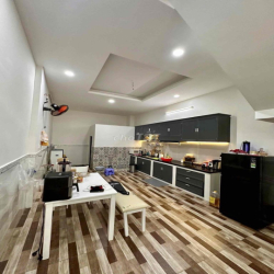 cho thuê nhà 1 lầu 3pn mặt tiền kinh doanh buôn bán giá 20tr/th