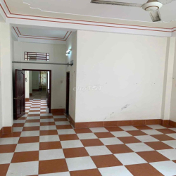 Nhà trệt 2 lầu mặt tiền Nguyễn Văn Cừ