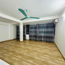 Chính chủ cho thuê nhà nguyên căn 40mx5 tầng ở Linh đàm, để được oto