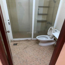 Nhà trệt 2 lầu mặt tiền Nguyễn Văn Cừ