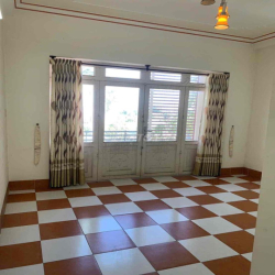 Nhà trệt 2 lầu mặt tiền Nguyễn Văn Cừ