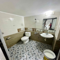 Chính chủ cho thuê nhà nguyên căn 40mx5 tầng ở Linh đàm, để được oto
